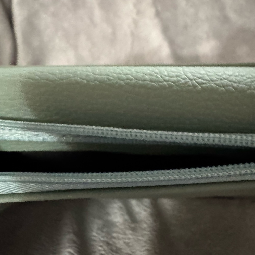 Cobak Sage Green Compact Leather Organizer With Pockets And Zip Money Pocket - Picture 4 of 8